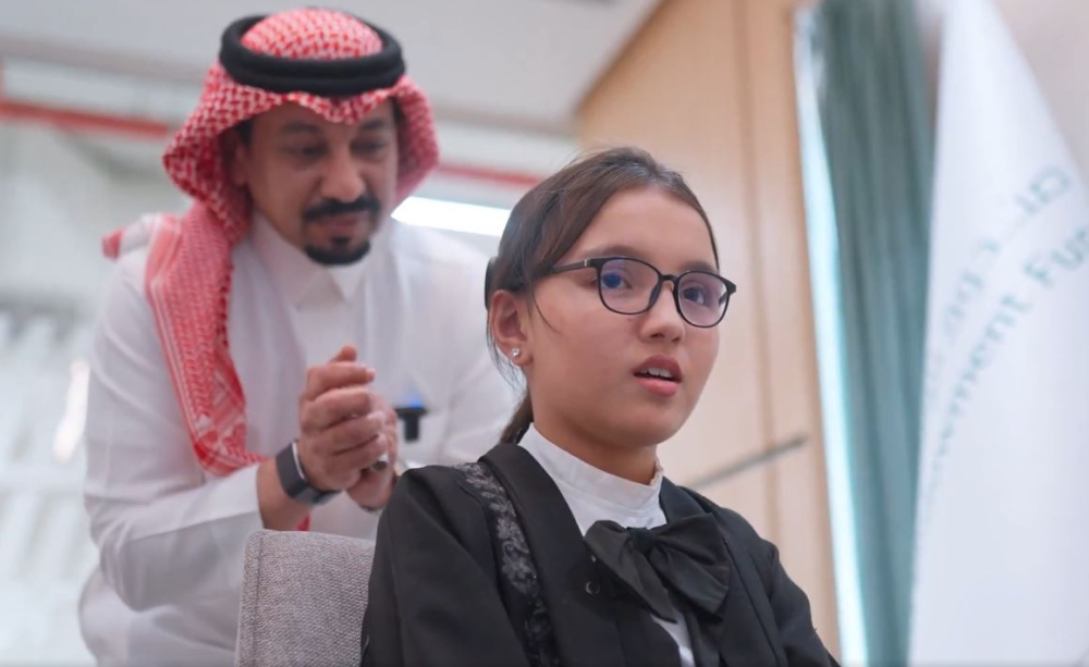 فرحة-فرح.-طفلة-أفغانية-تسمع-العالم-لأول-مرة-بعد-زراعة-قوقعة-بالمملكة