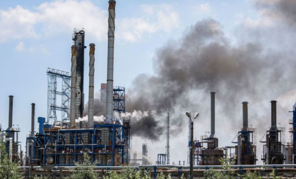 الكويت.-هجوم-بمسيّرة-يُحدث-حريقًا-محدودًا-بمصفاة-ميناء-الأحمدي