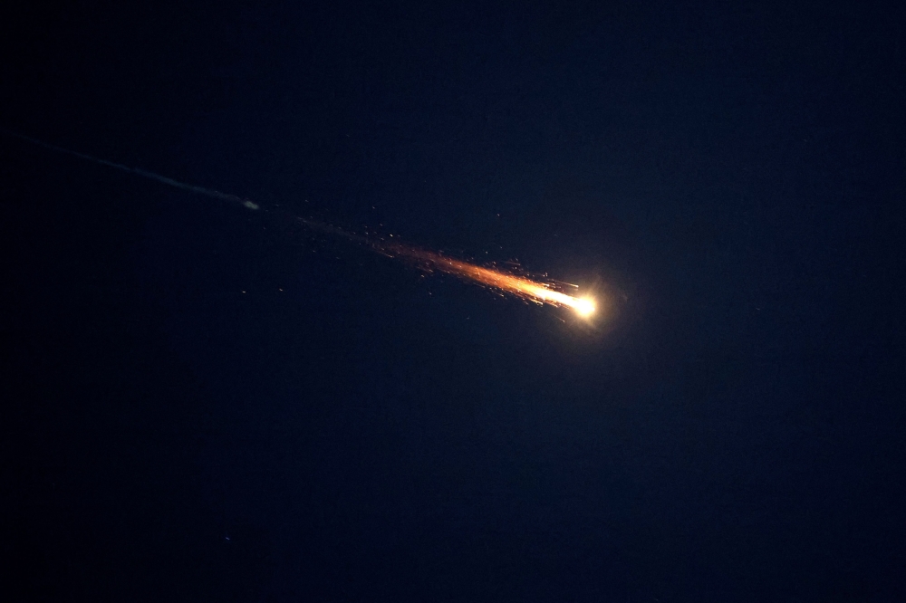 الدفاعات-الكويتية-تتصدى-لهجمات-صاروخية-ومسيرات-معادية