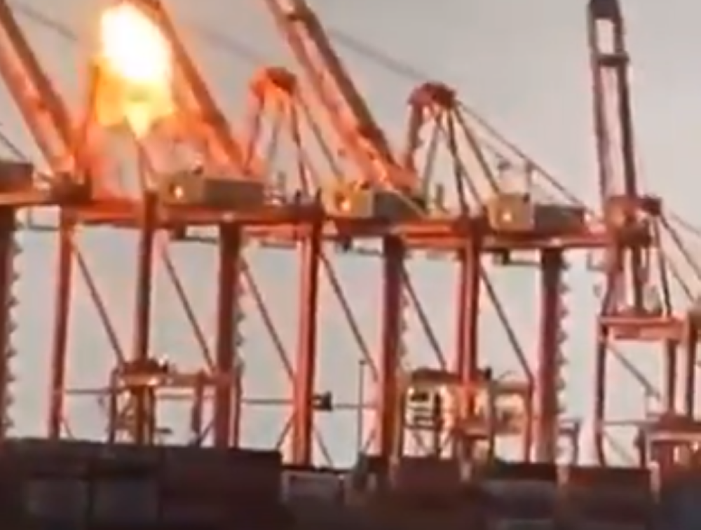 عُمان:-نتقصى-مصدر-الهجمات-الغادرة-على-السلطنة.-وثابتون-على-الحياد-الفاعل