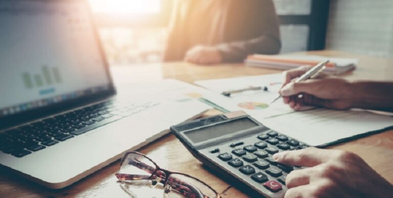 انخفاض-صافي-أرباح-«ريال»-السنوية-65%-إلى-5.75-مليون-ريال