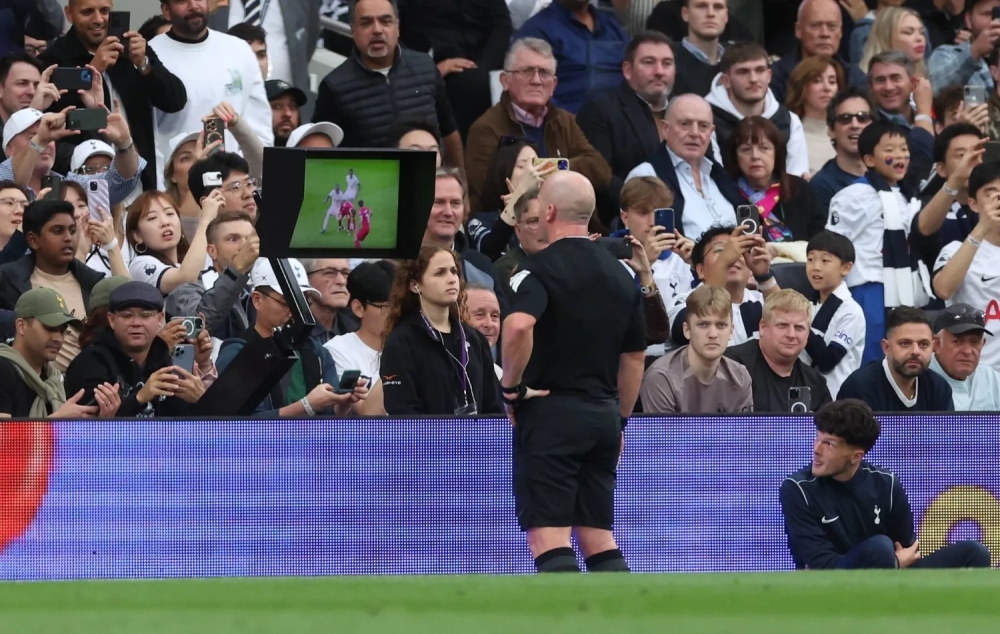 مشجعو-الدوري-الإنجليزي-يؤيدون-الاستغناء-عن-تقنية-الفيديو