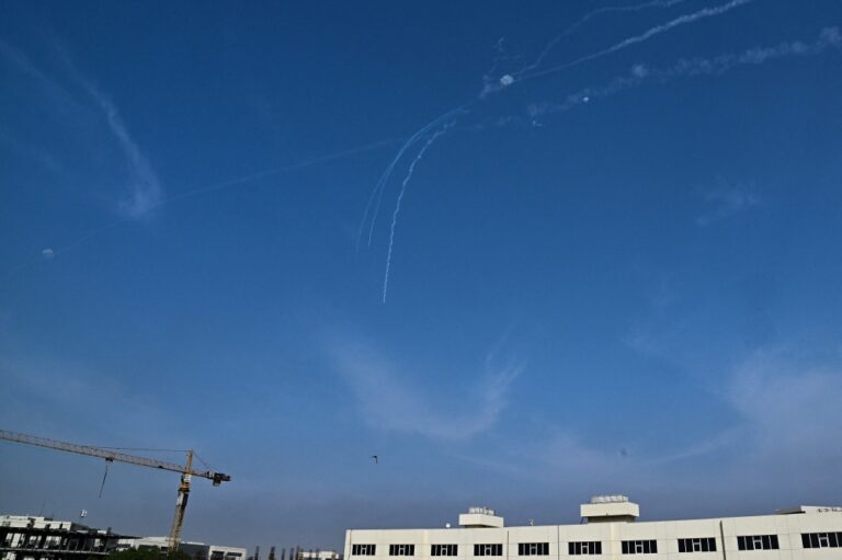 الإمارات.-إصابة-شخص-جراء-شظايا-اعتراض-مسيّرة-في-“أم-القيوين”