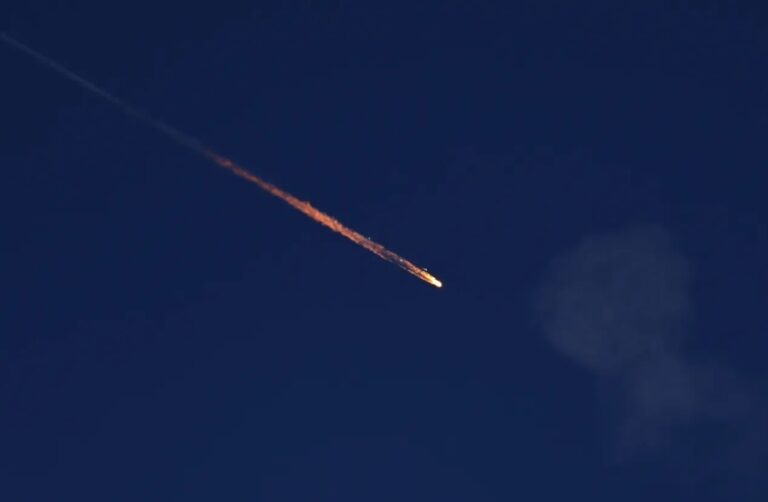 في-24-ساعة.-الدفاعات-الكويتية-تتعامل-مع-صاروخين-و13-مسيرة-معادية