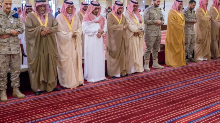 أمير-الرياض-يؤدي-صلاة-الميت-على-الأميرة-الجوهرة-بنت-فيصل-بن-عبدالله-آل-عبدالرحمن-آل-سعود