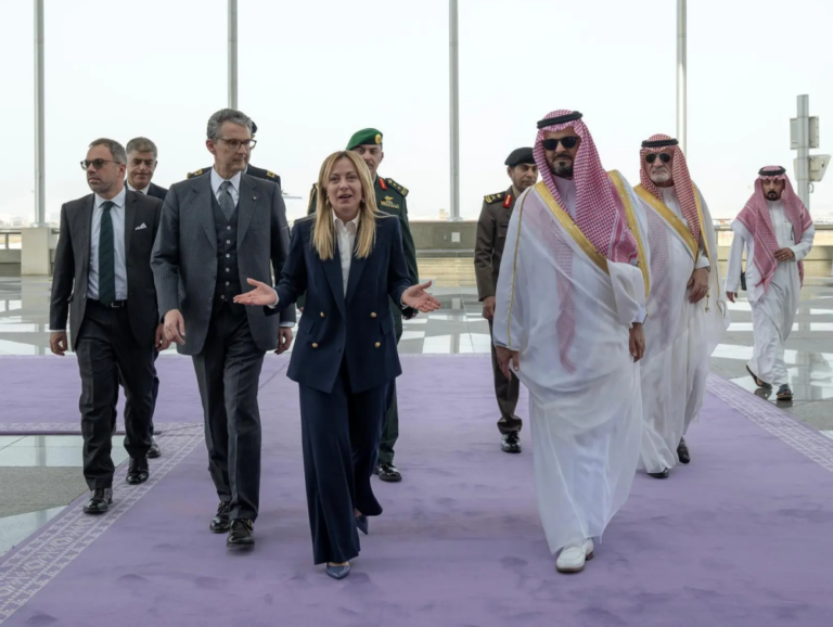 رئيسة-وزراء-إيطاليا-تصل-إلى-جدة