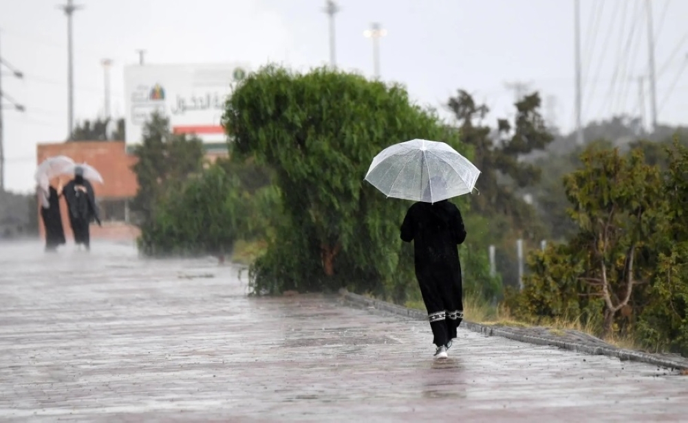 طقس-السبت.-أمطار-رعدية-ورياح-وغبار-على-أجزاء-من-10-مناطق