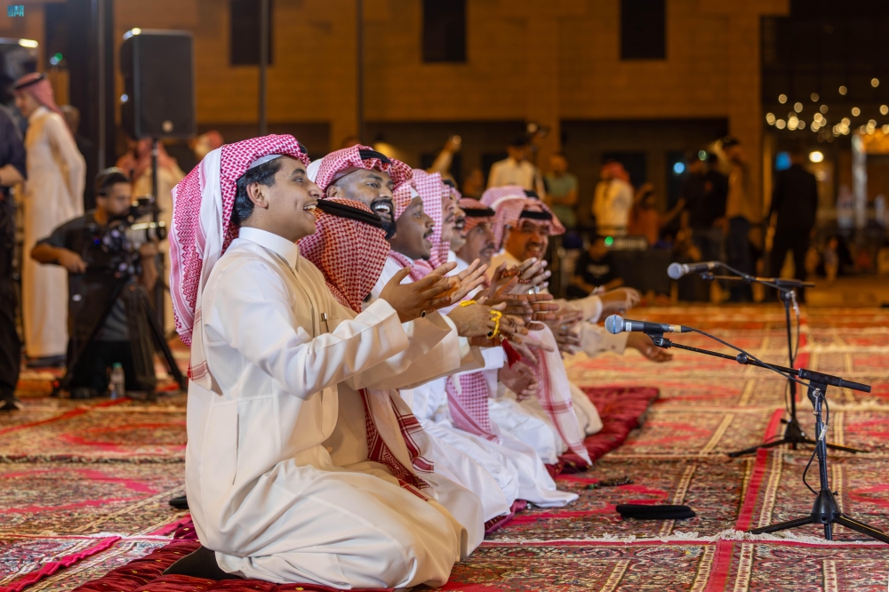 صور|-“فن-السامر-والمحاورة”-تعكس-الموروث-السعودي-بقصر-الحكم-في-الرياض