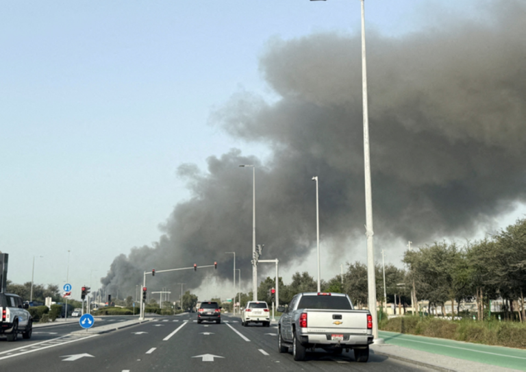 عاجل.-حرائق-في-مرافق-صناعية-بالإمارات-والبحرين-بعد-استهدافها-بمقذوفات-إيرانية