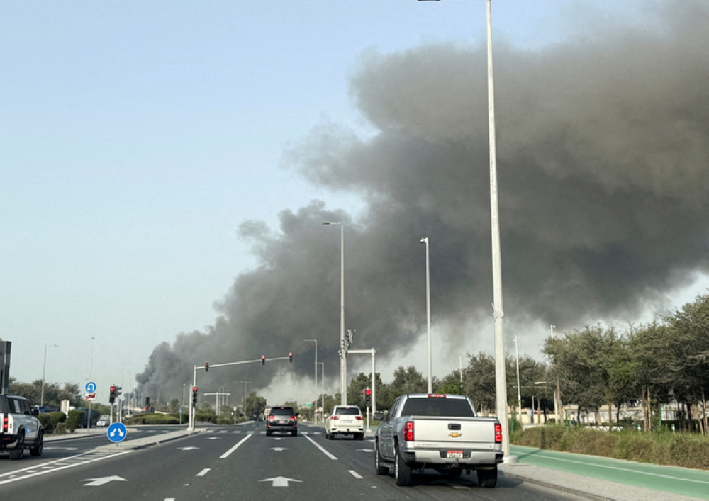 عاجل.-حرائق-في-مرافق-صناعية-بالإمارات-والبحرين-بعد-استهدافها-بمقذوفات-إيرانية