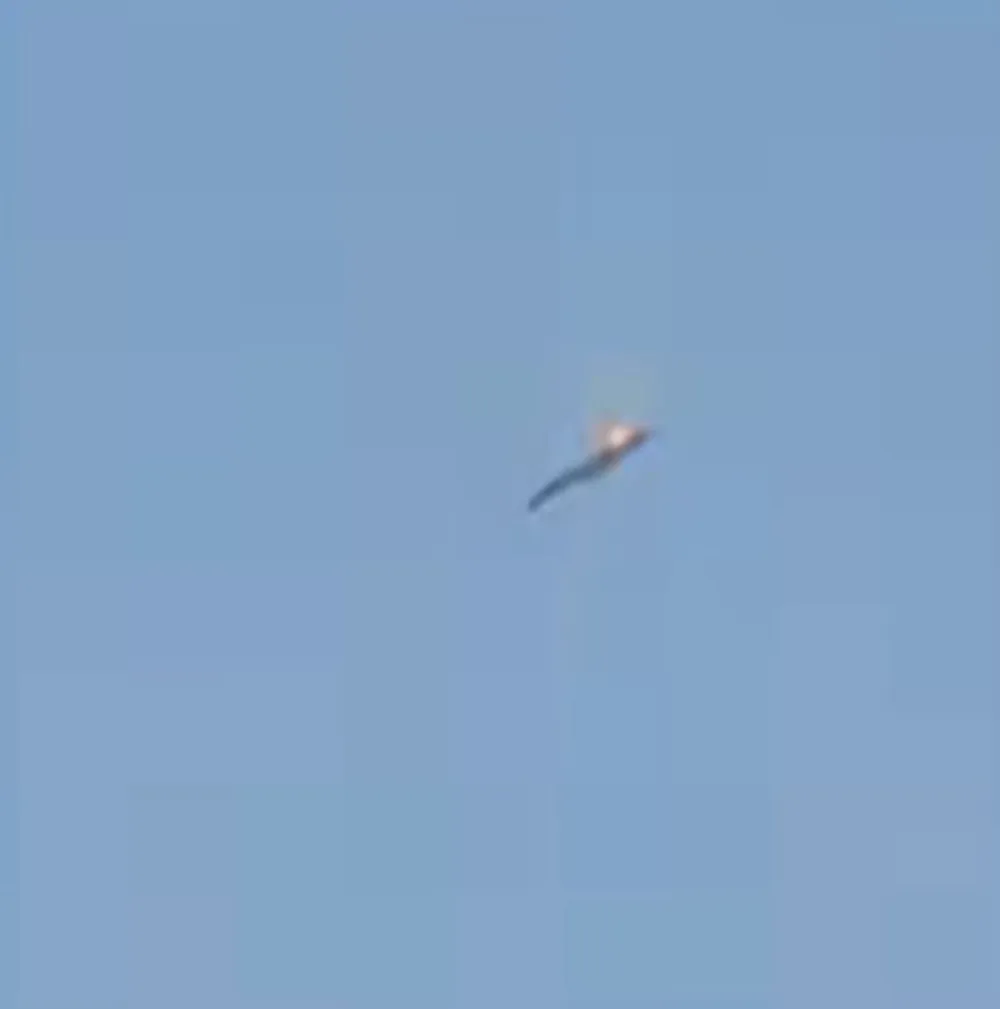 إصابة-مقيم-إثر-سقوط-شظايا-على-شركة-“نظم-رنين”-في-أبو-ظبي