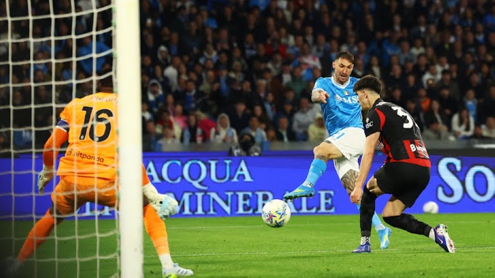 نابولي-يزيح-ميلان-من-الوصافة-بانتصار-مثير-في-الدوري-الإيطالي