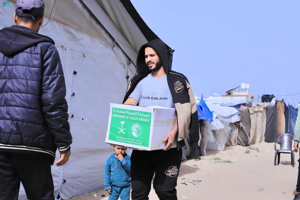 مركز-الملك-سلمان-للإغاثة-يوزّع-157-سلة-غذائية-في-خان-يونس-جنوب-غزة