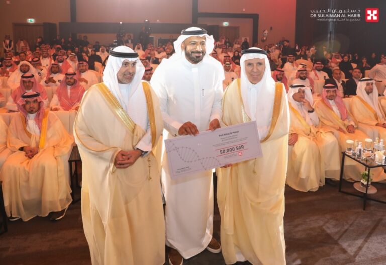 وزير-الصحة-يرعى-حفل-تخريج-دفعة-جديدة-من-دارسي-أكاديمية-الدكتور-سليمان-الحبيب-وتتويج-الفائزين-بجوائز-التميز-البحثي