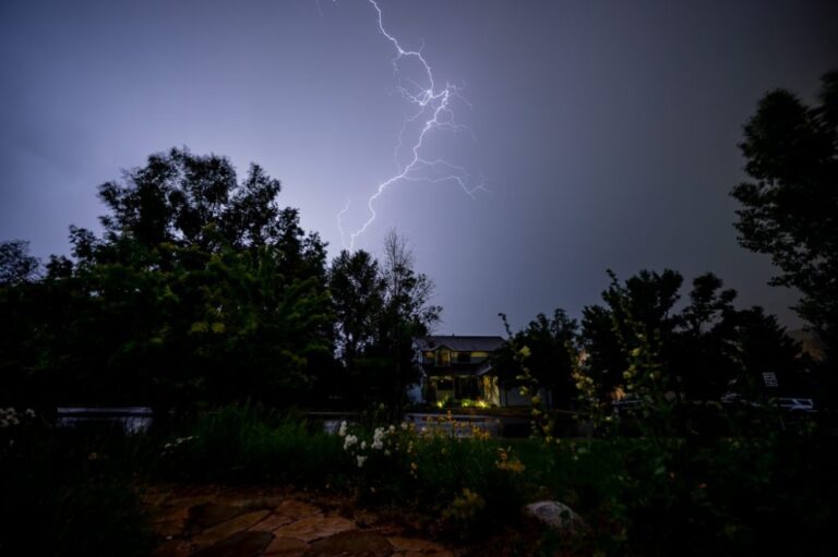 تقلبات-مناخية.-أمطار-غزيرة-وسيول-على-معظم-المناطق-حتى-الأحد