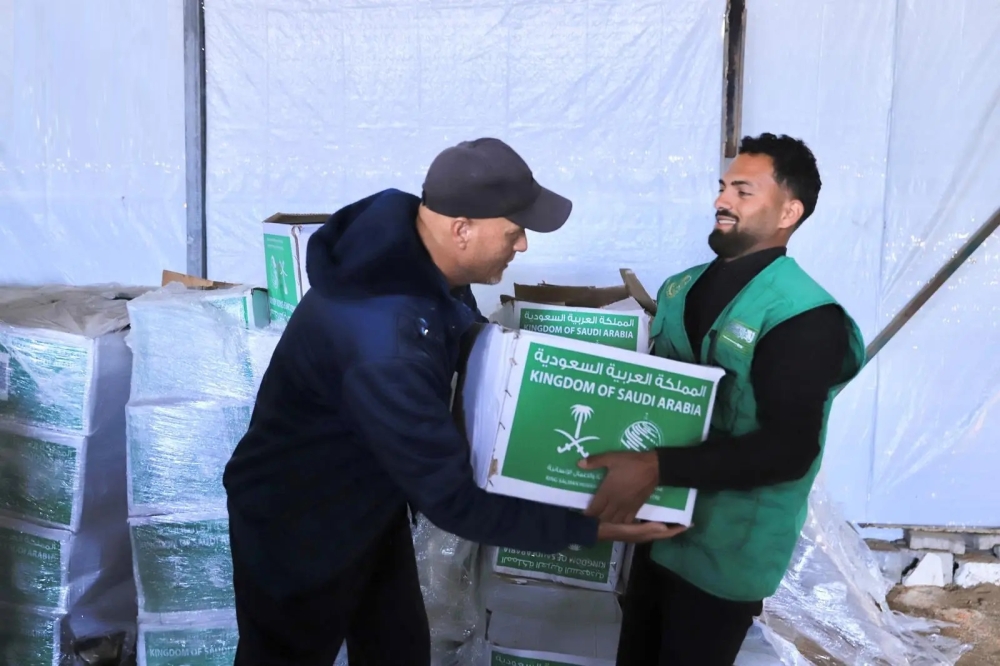 الملك-سلمان-للإغاثة-يوزع-818-سلة-غذائية-في-مدينتي-غزة-وخان-يونس