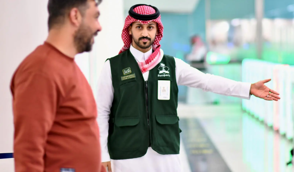 جوازات-مطار-الأمير-محمد-بن-عبدالعزيز-تستقبل-أولى-رحلات-الحجاج-من-تركيا
