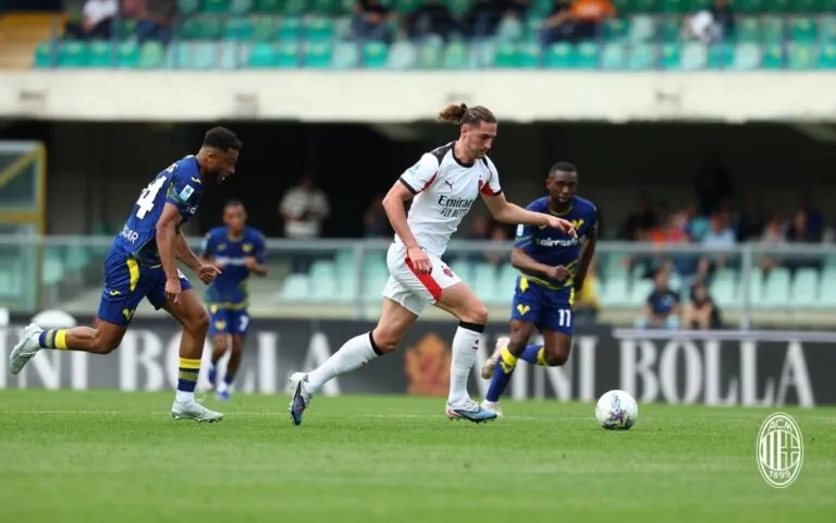 بطولة-إيطاليا:-رابيو-يقود-ميلان-إلى-تخطّي-فيرونا-وانتزاع-الوصافة
