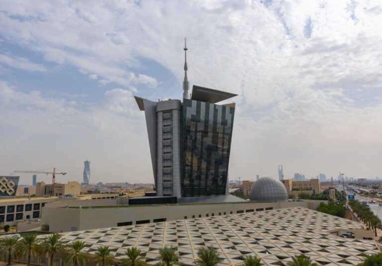 هيئة-الاتصالات-تطرح-تنظيمات-سرعات-الإنترنت.-وتشترط-99%-لتحديث-التقنيات