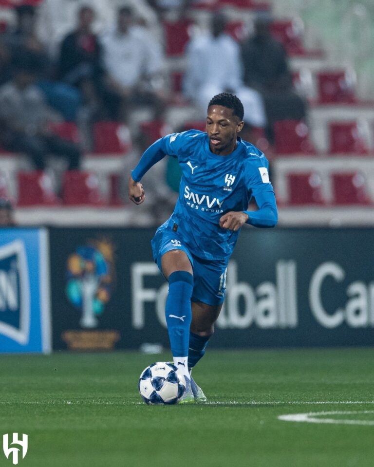 عاجل.-الهلال-يعلن-تطورات-إصابة-مراد-هوساوي-وموقفه-من-لقاء-ضمك