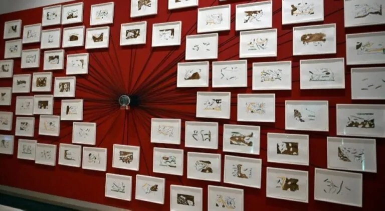 صور.-أكثر-من-ألف-قطعة-أثرية-وفنية-تروي-تاريخ-البحر-الأحمر-بمتحف-جدة