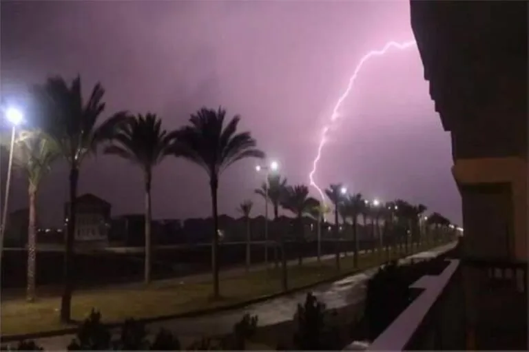 طقس-السبت.-أمطار-رعدية-وزخات-من-البرد-على-11-منطقة