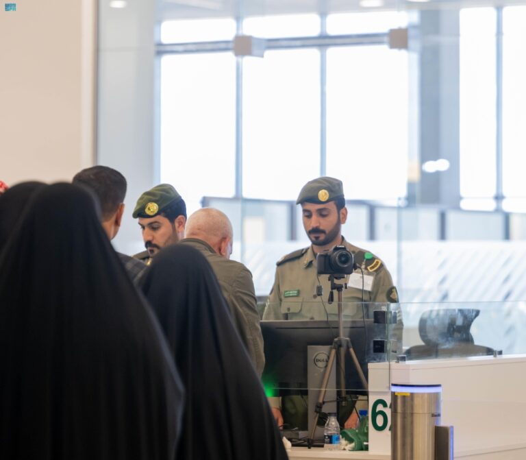 استقبال-أولى-طلائع-الحجاج-القادمين-عبر-منفذ-جديدة-عرعر