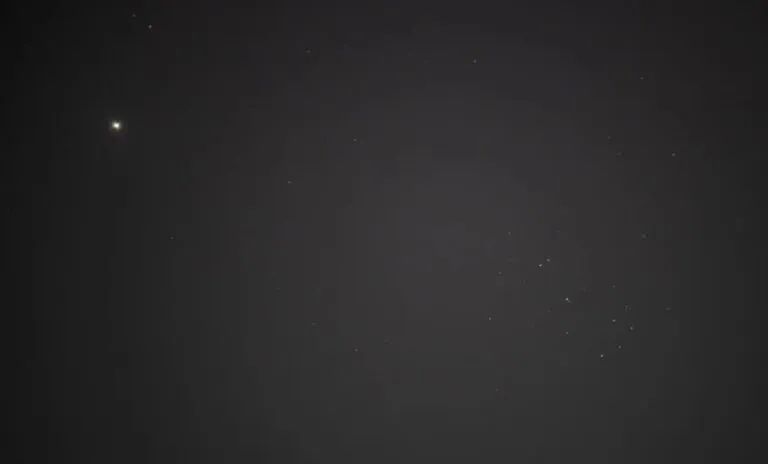 شاهد.-اقتران-نجمي-ساحر-يجذب-عشاق-الفلك-في-سماء-المملكة