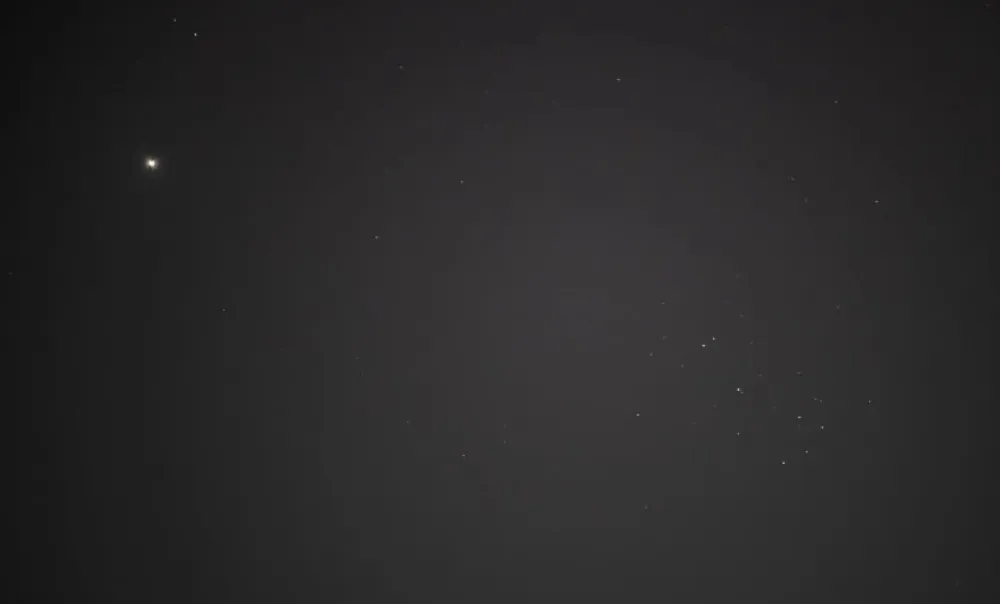 شاهد.-اقتران-نجمي-ساحر-يجذب-عشاق-الفلك-في-سماء-المملكة