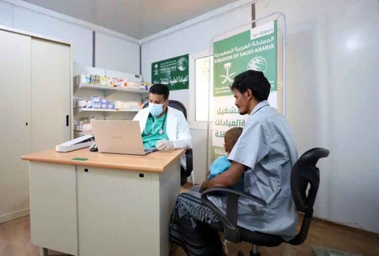 خلال-أسبوع.-العيادات-في-مخيم-وعلان-بحجة-تقدم-خدماتها-لـ104-مستفيدين