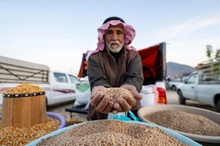 صور.-“سوق-الخميس”-يعكس-عمق-الهوية-المحلية-في-ميسان