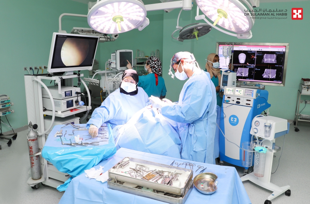 فريق-طبي-متخصص-بمستشفى-الدكتور-سليمان-الحبيب-بالخبر-ينجح-في-إجراء-جراحات-متقدمة-للأطفال-الخدج-المصابين-بالنزيف-الدماغي-بالمنظار