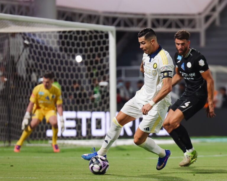النصر-يعود-للانتصارات-ويقترب-من-حسم-لقب-دوري-روشن-بفوز-صعب-على-الشباب