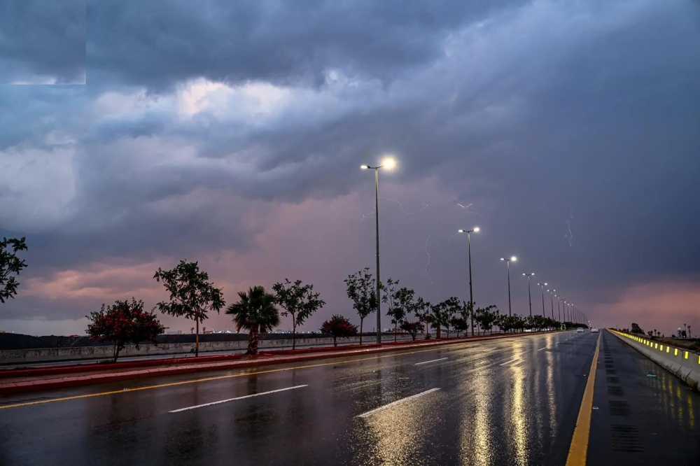 طقس-الجمعة-في-السعودية.-أمطار-رعدية-وسيول-تضرب-9-مناطق