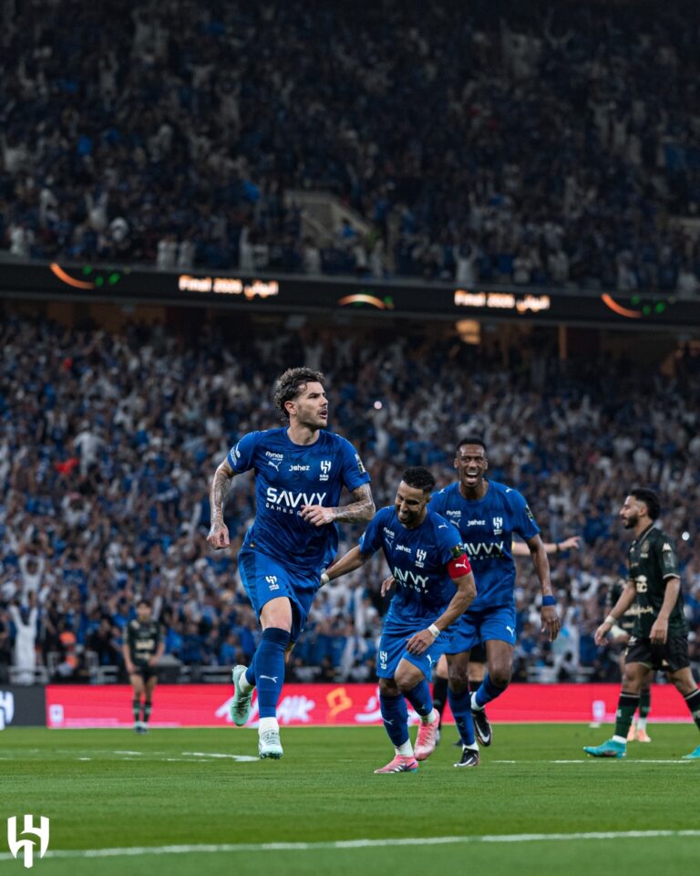 كأس-الملك-يزين-بداياتهم.-12-اسمًا-تحتفل-بأول-بطولة-مع-الهلال