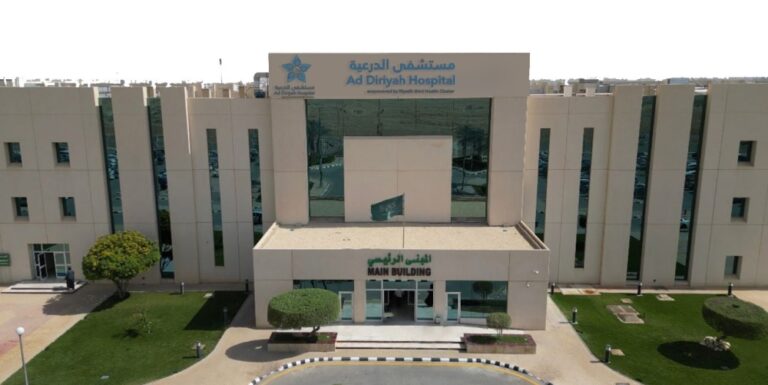مستشفى-الدرعية-ينهي-معاناة-مريض-من-السمنة-المفرطة-عبر-التكميم-الجراحي