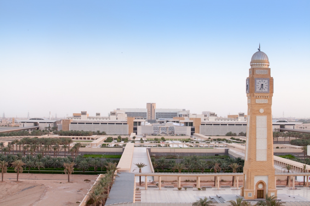 تمديد-التقديم-على-“مِنح-التميُّز”-للدراسات-العليا-بجامعة-الأميرة-نورة