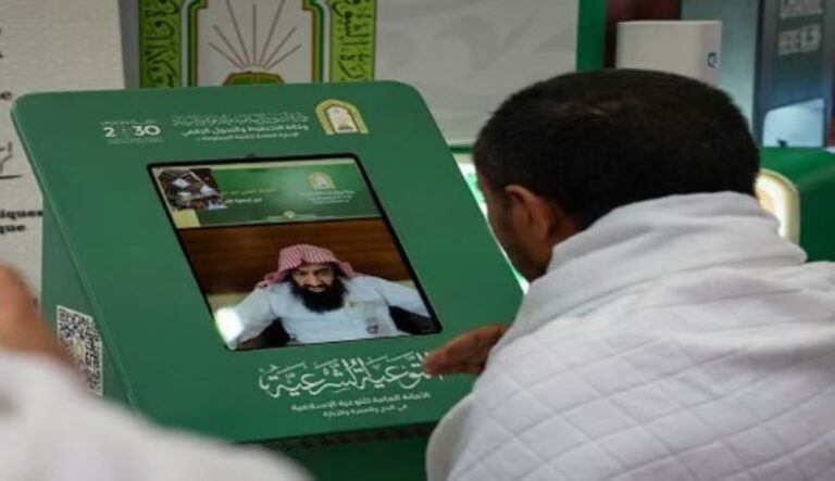 الرد-على-استفسارات-الحجاج-بـ14-لغة-عبر-الهاتف-المجاني