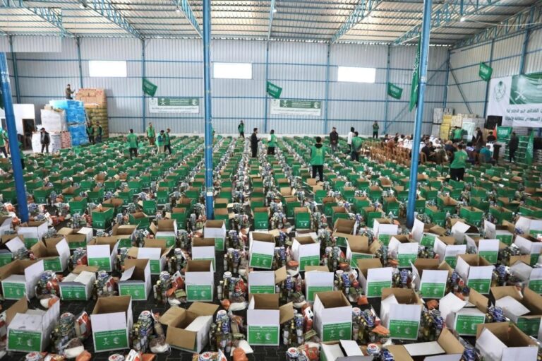 مساعدات-سعودية.-تدشين-مشروع-سلال-الخير-لدعم-الأمن-الغذائي-في-غزة