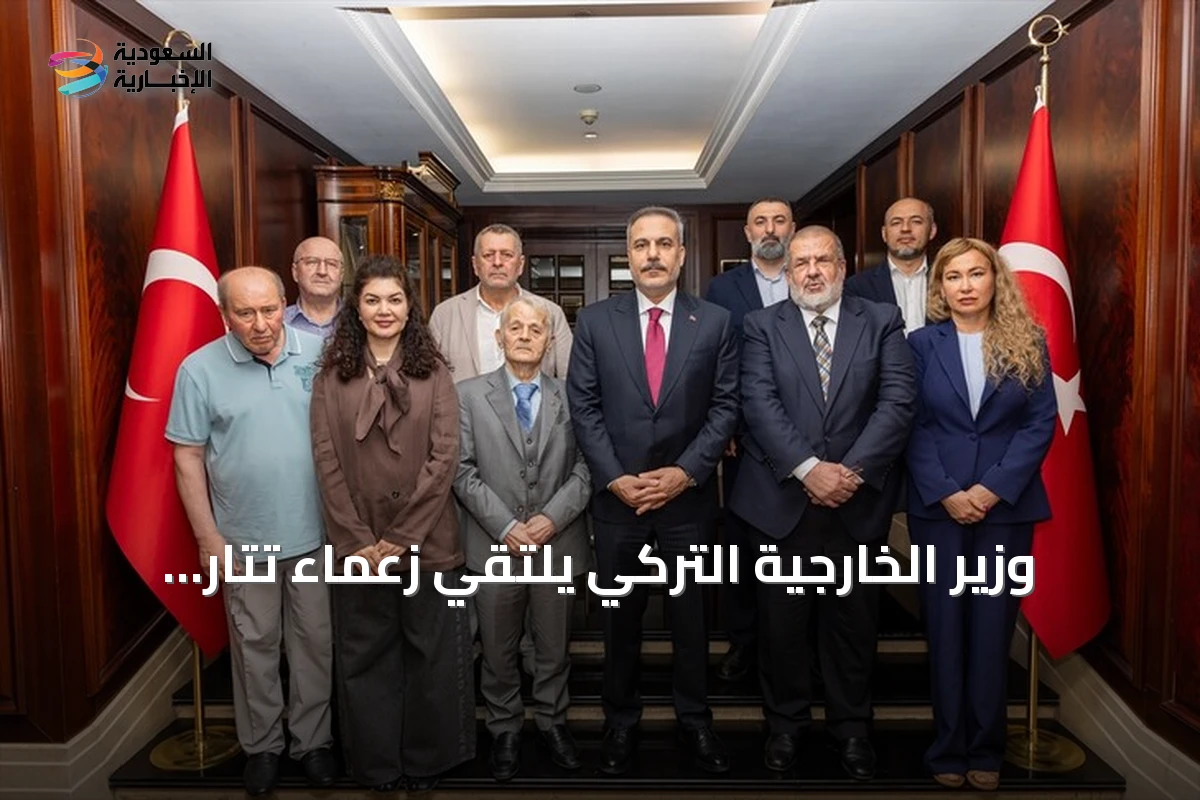 وزير الخارجية التركي يلتقي زعماء تتار القرم خلال زيارته إلى كييف