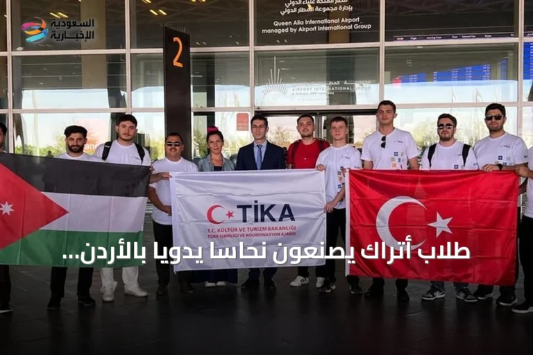 طلاب أتراك يصنعون نحاسًا يدويًا بالأردن لدعم الأسر محدودة الدخل